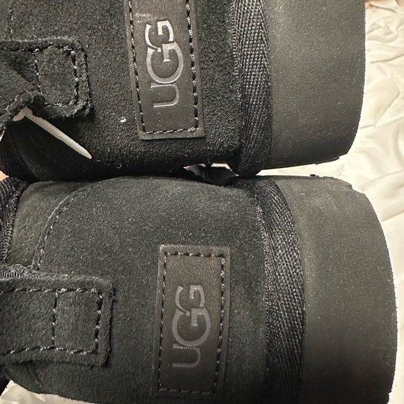 Authentic UGG short boots never worn. - Picture 2 of 8